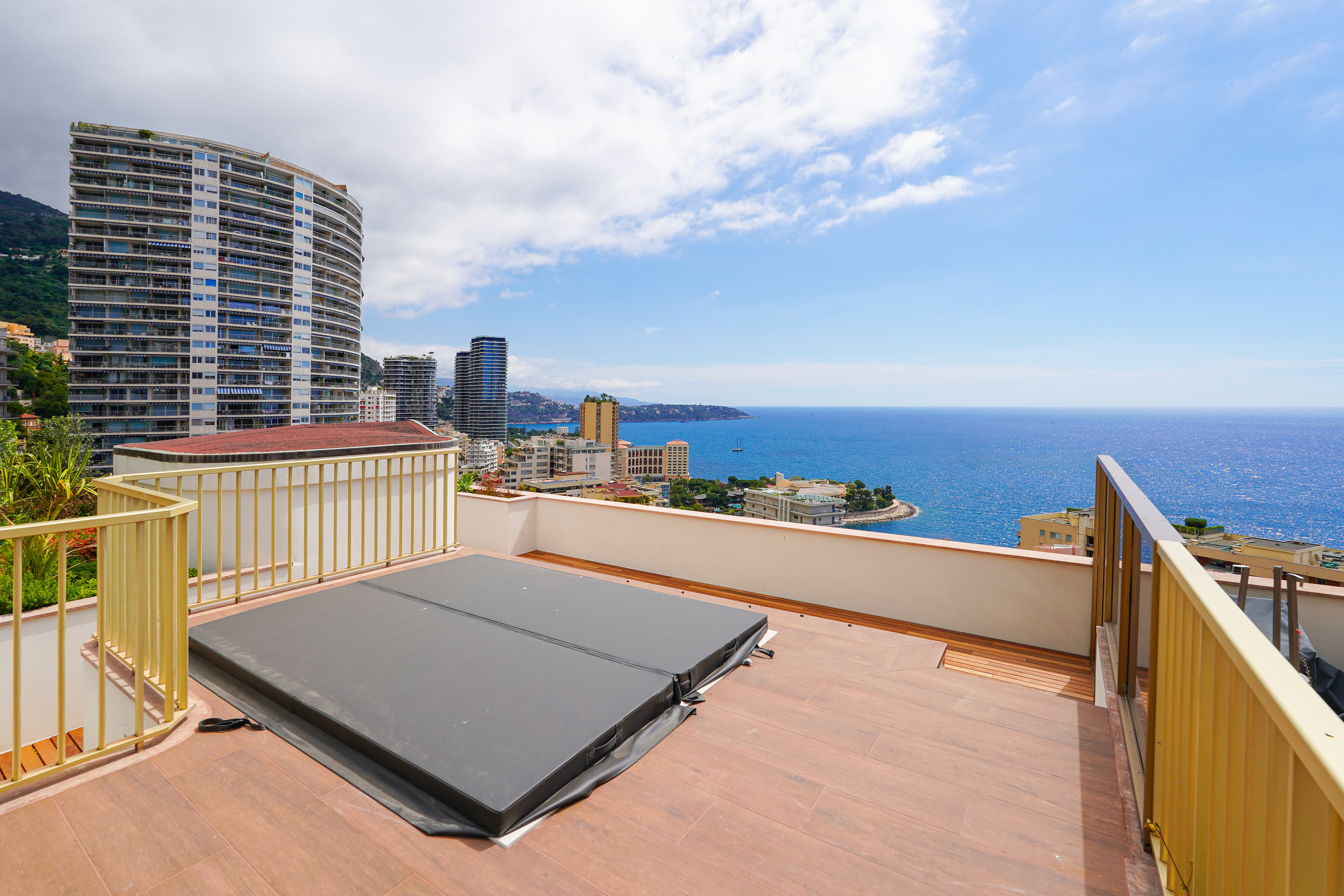 O046V_terrasse-vue-mer-jacuzzi-villa-annonciade-barnes-valeri-agency-monaco-1779292129.jpg