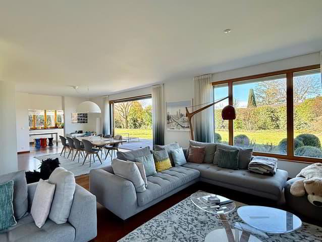Magnifique maison individuelle 550m2 au total avec piscine, terrain...