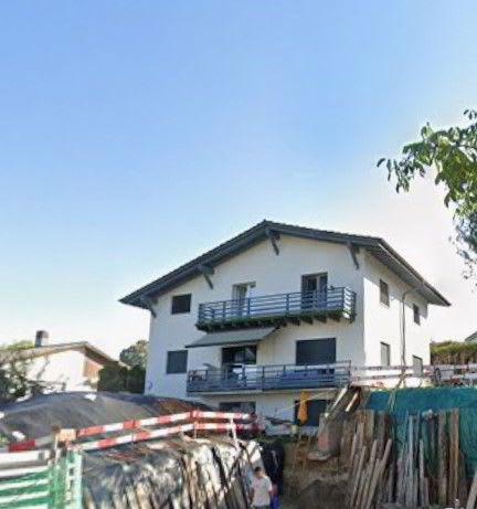 *Einfamilienhaus mit zwei Wohnungen*