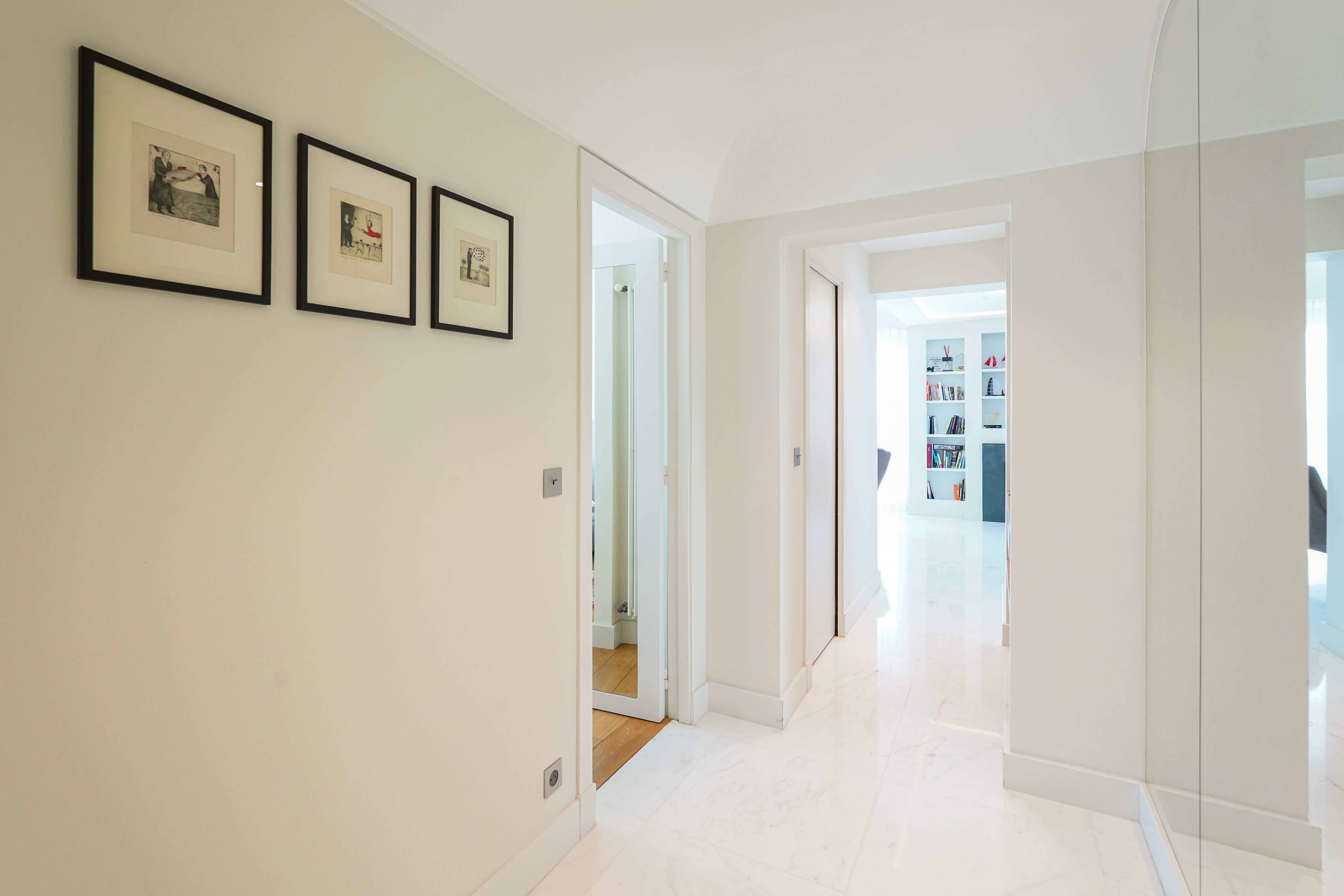 ODm9D_couloir-millefiori-barnes-valeri-agency-monaco-1783090131.jpg