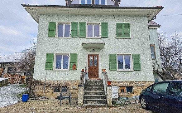 Maison de 2 appartements avec un grand atelier offrant un magnifiqu...