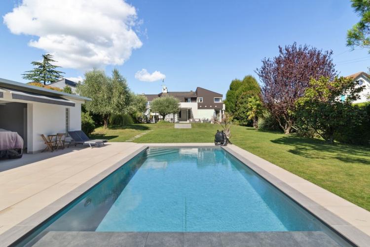 House for sale in Presinge, Switzerland
