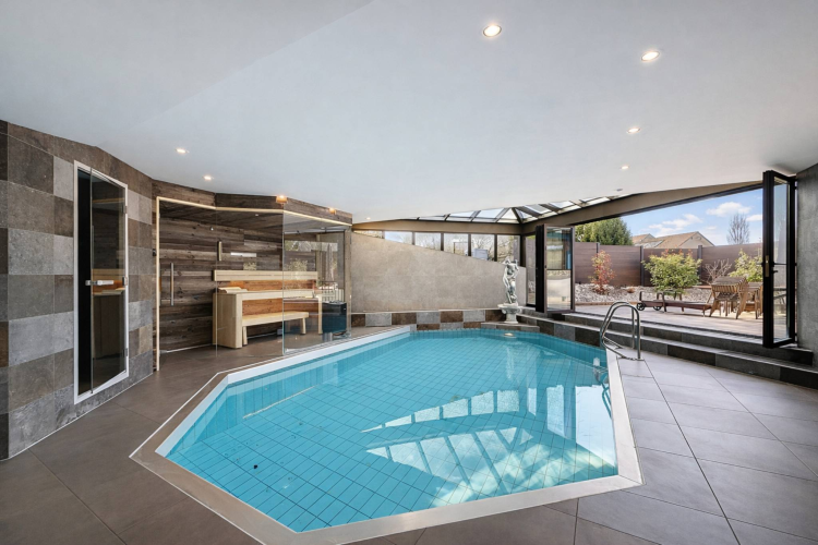 Élégante villa familiale avec piscine intérieure, sauna et hammam