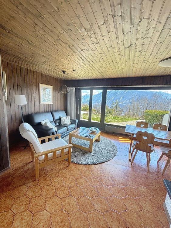 Appartement dans un chalet divisé en 2 à Mollens