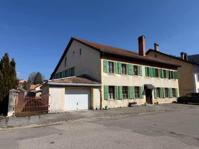 2112 Môtiers/NE Verkauf eines Bauernhofs (1710) 4 Wohnungen, Nebengebäude und Garage