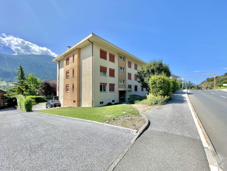 Appartement traversant de 110 m2, garage box, parc, cave et galetas !