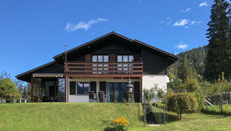 Gepflegtes 6-Zimmer-EFH inkl. Einliegerwohnung an traumhafter Lage in Schwarzsee FR