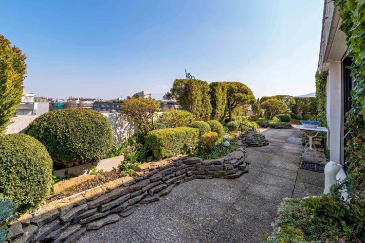 Penthouse Apartment with Exceptional Terrace near Parc Bertrand