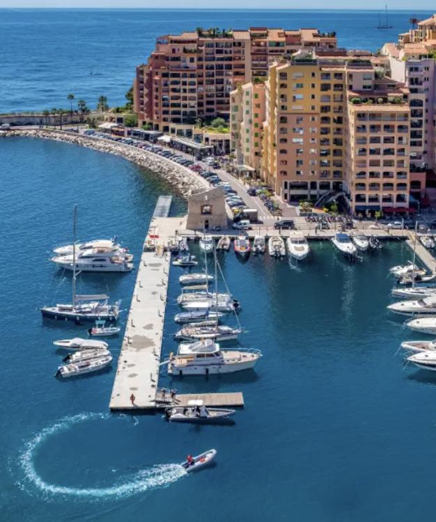 FONTVIEILLE - PARKING/ BOX FERMÉ ACCÈS FACILE- GRAND LARGE