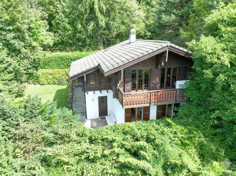 Charmant chalet de 4,5 pièces, superbe vue, très calme et ensoleillé