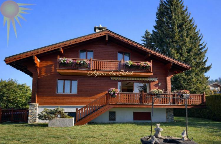 En exclusivité Sublime chalet familial de 8.5 pièces dans un quartier prisé à Crans et en bordure du golf Ballesteros