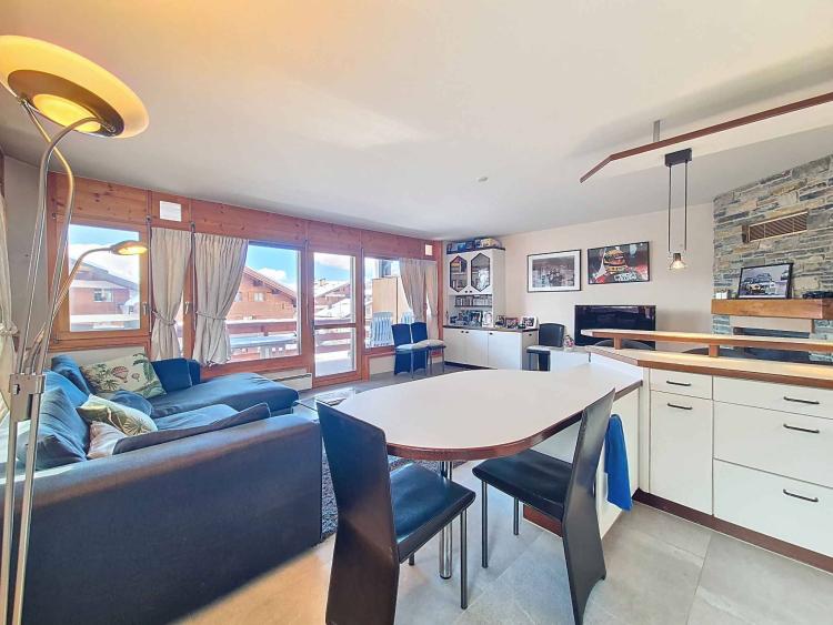 BEL APPARTEMENT 3 CHAMBRES              100 M2 - CENTRAL ET AU CALME