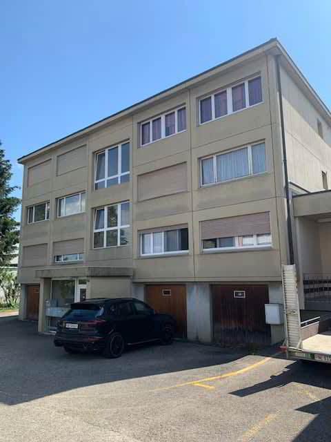 2087 Cornaux/NE Verkauf eines renovierten 3,5-Zimmer-Apartments mit Balkon und 1 Garage / 1 Parkplatz