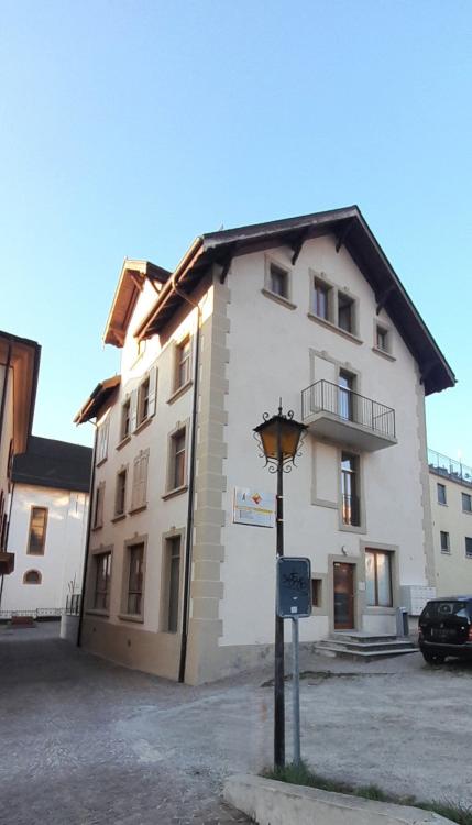 À louer, dans la rue du Bourg à Sierre, un petit studio de 17 m2 !