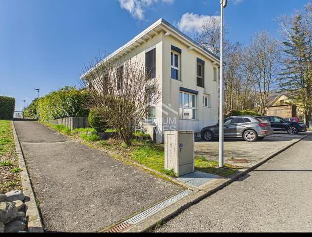 Maison jumelée avec jardin et studio, votre havre de paix