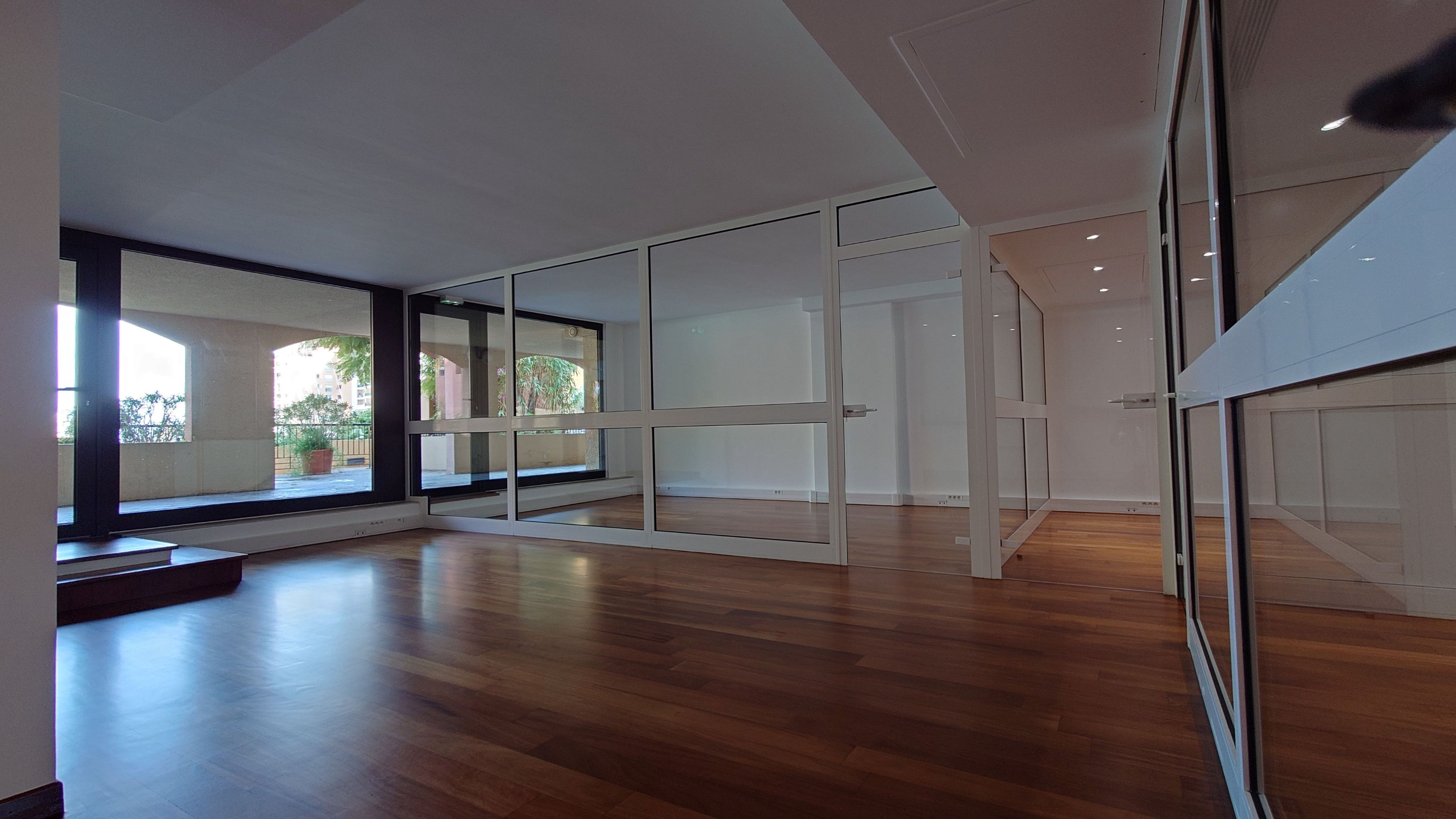 PEg32_bureaux-et-vitrines-1724429490.jpg