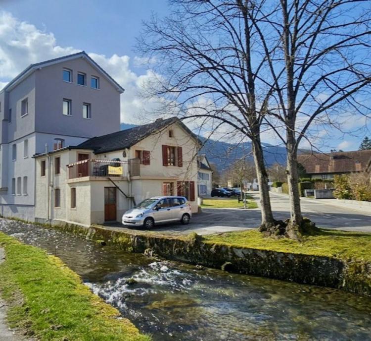 Charmante maison villageoise contiguë à Fleurier.