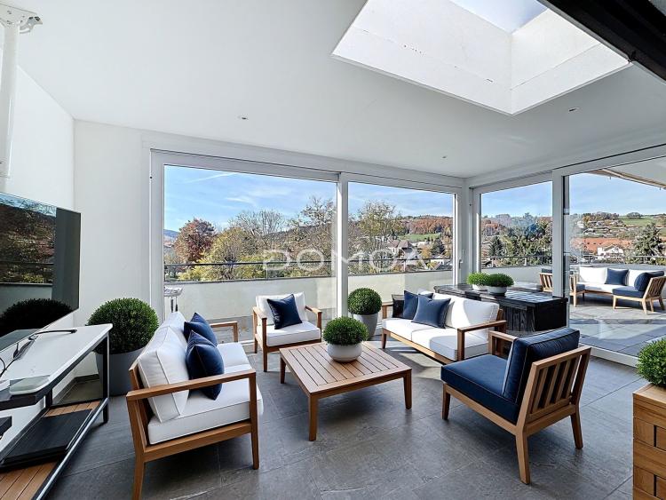 Attique contemporain 4,5 pièces, de 162 m2 avec vue panoramique sur le Moléson et jardin d'hiver