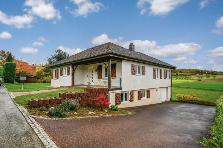 Helles Einfamilienhaus mit 6.5 Zimmern in Boncourt