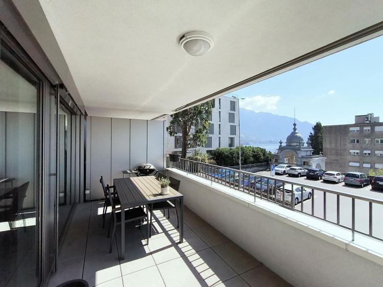 Recent flat with large terrace and balcony in the city centre