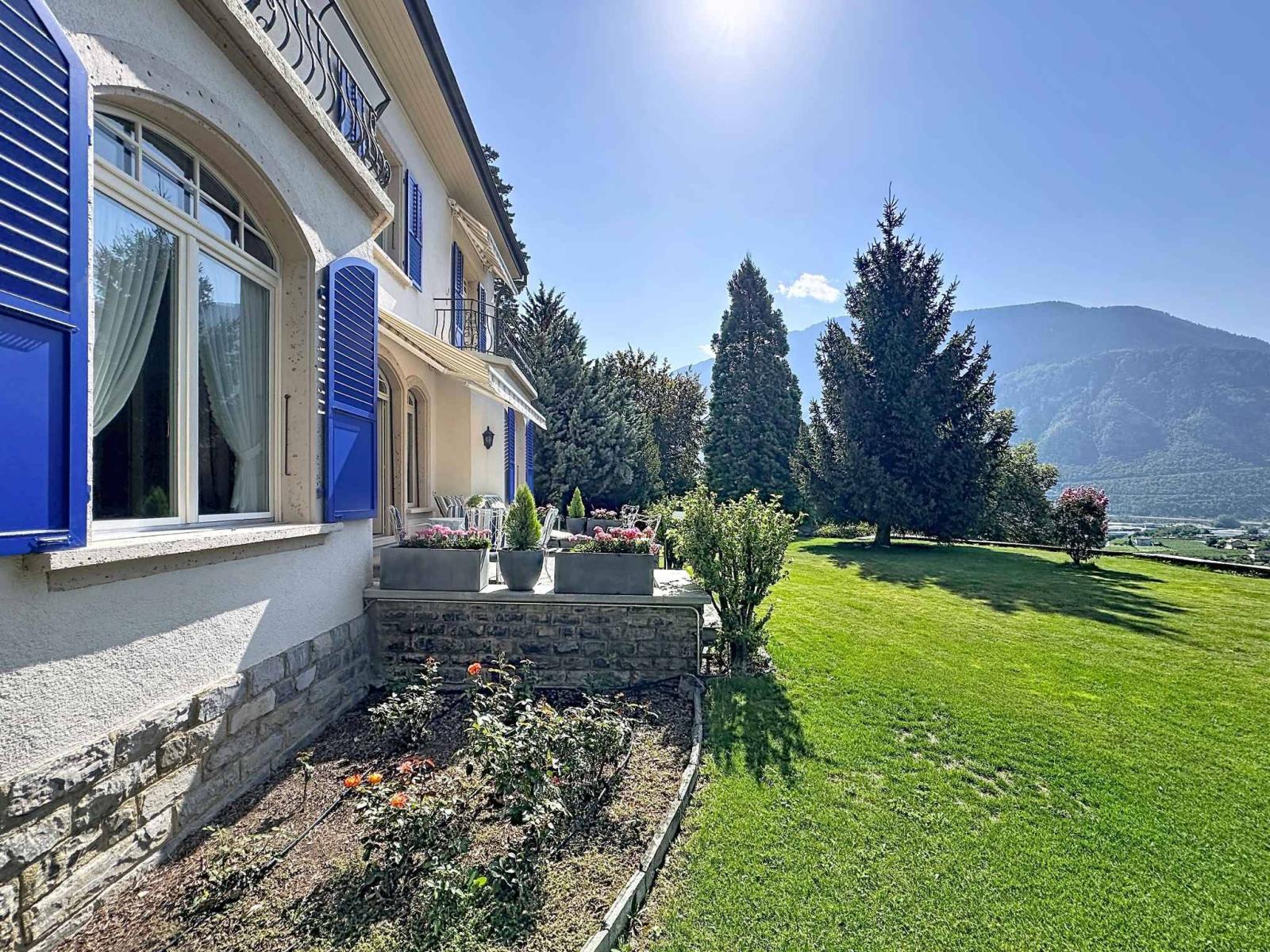 Rare à la vente, Maison de maître située à Veyras