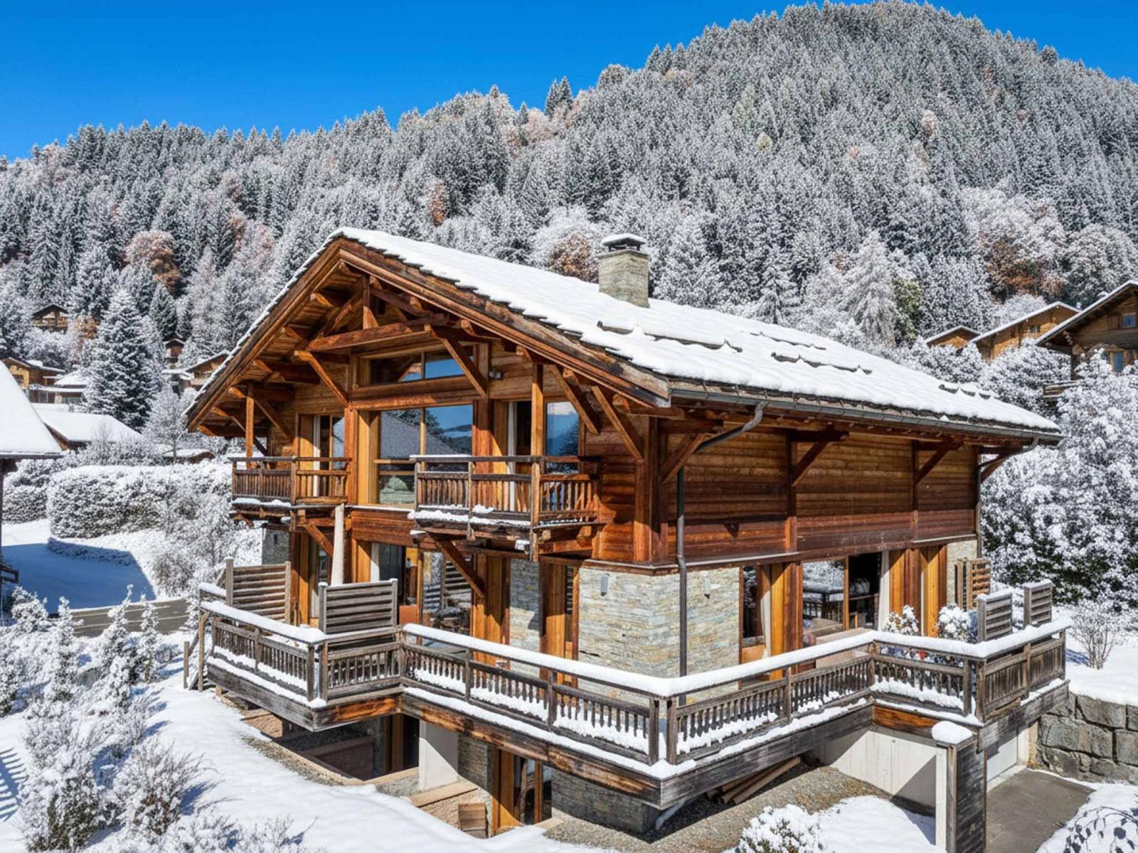 Architecture alpine exceptionnelle, vue à couper le souffle au cœur de Villars