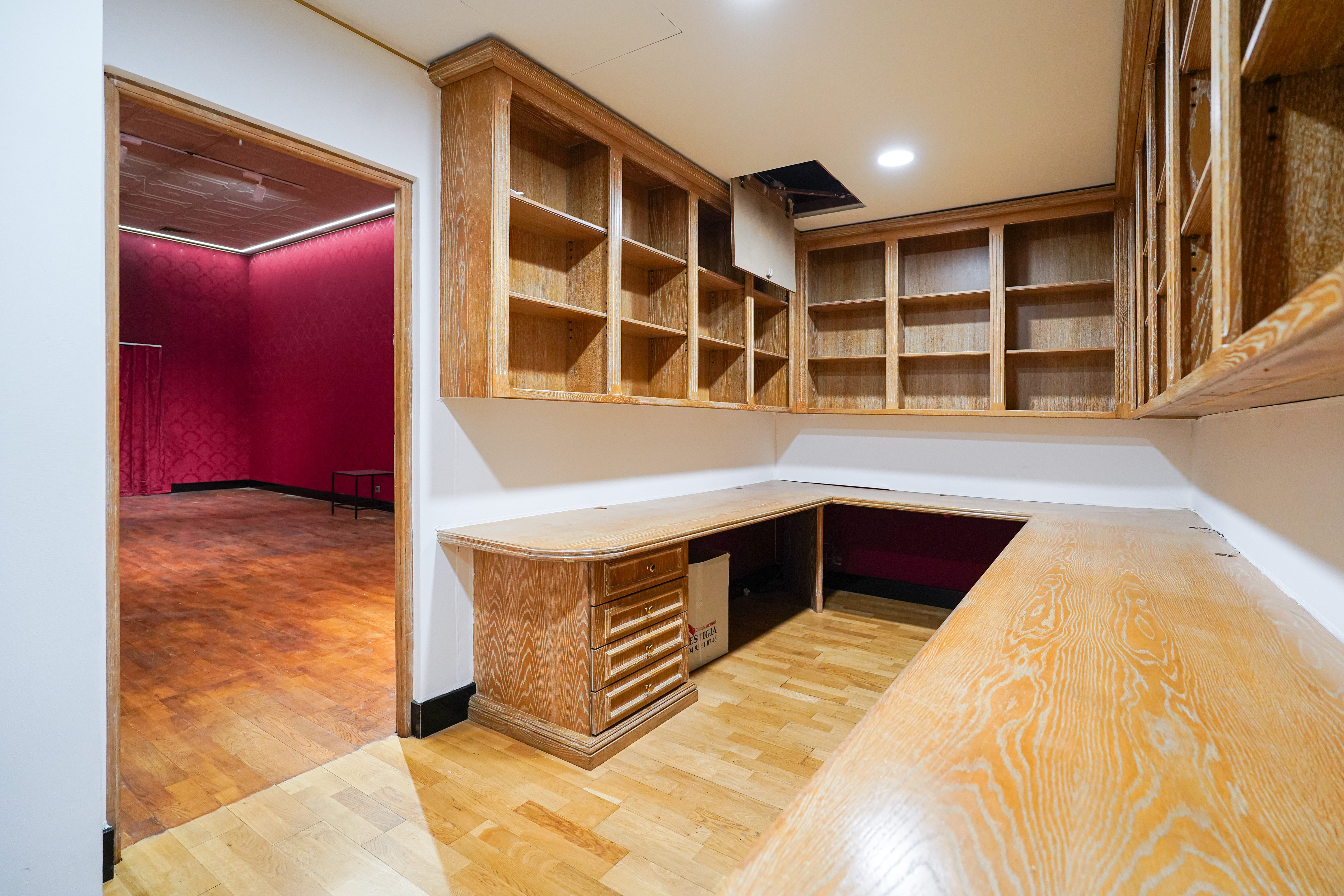 PwLb5_bureau-1727364251.jpg