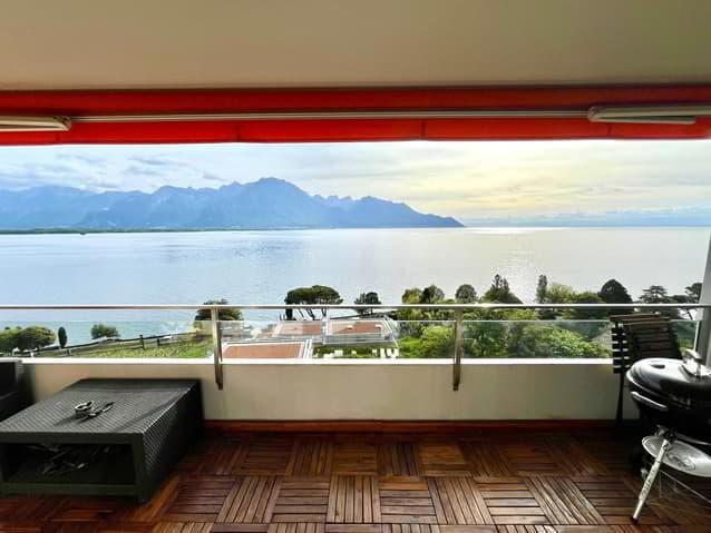 Attique rénové avec balcon dans une belle résidence à Veytaux