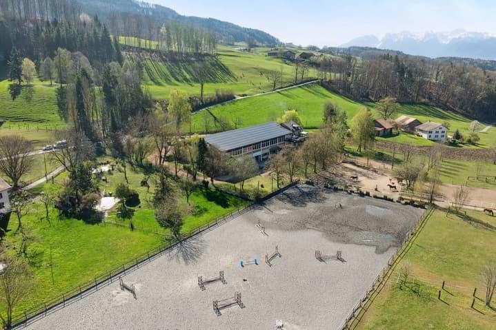 Exclusivité SOTHEBY'S Centre Equestre avec rendement