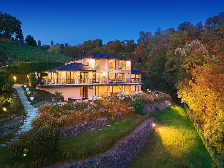 Villa d’exception avec vue imprenable, entre lac et nature