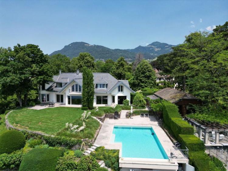 House for sale in Veytaux, Switzerland