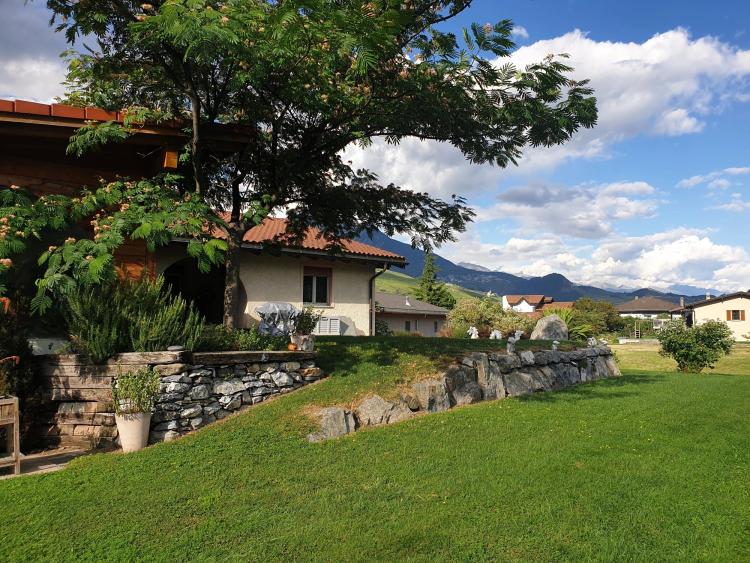 Spacieuse villa au calme, terrasse et jacuzzi