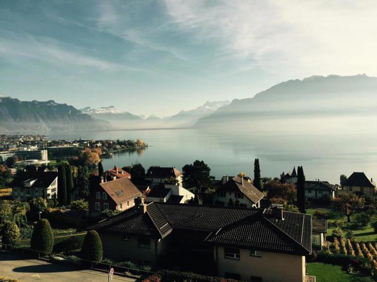 VUE IMPRENABLE À DEUX PAS DU LAC