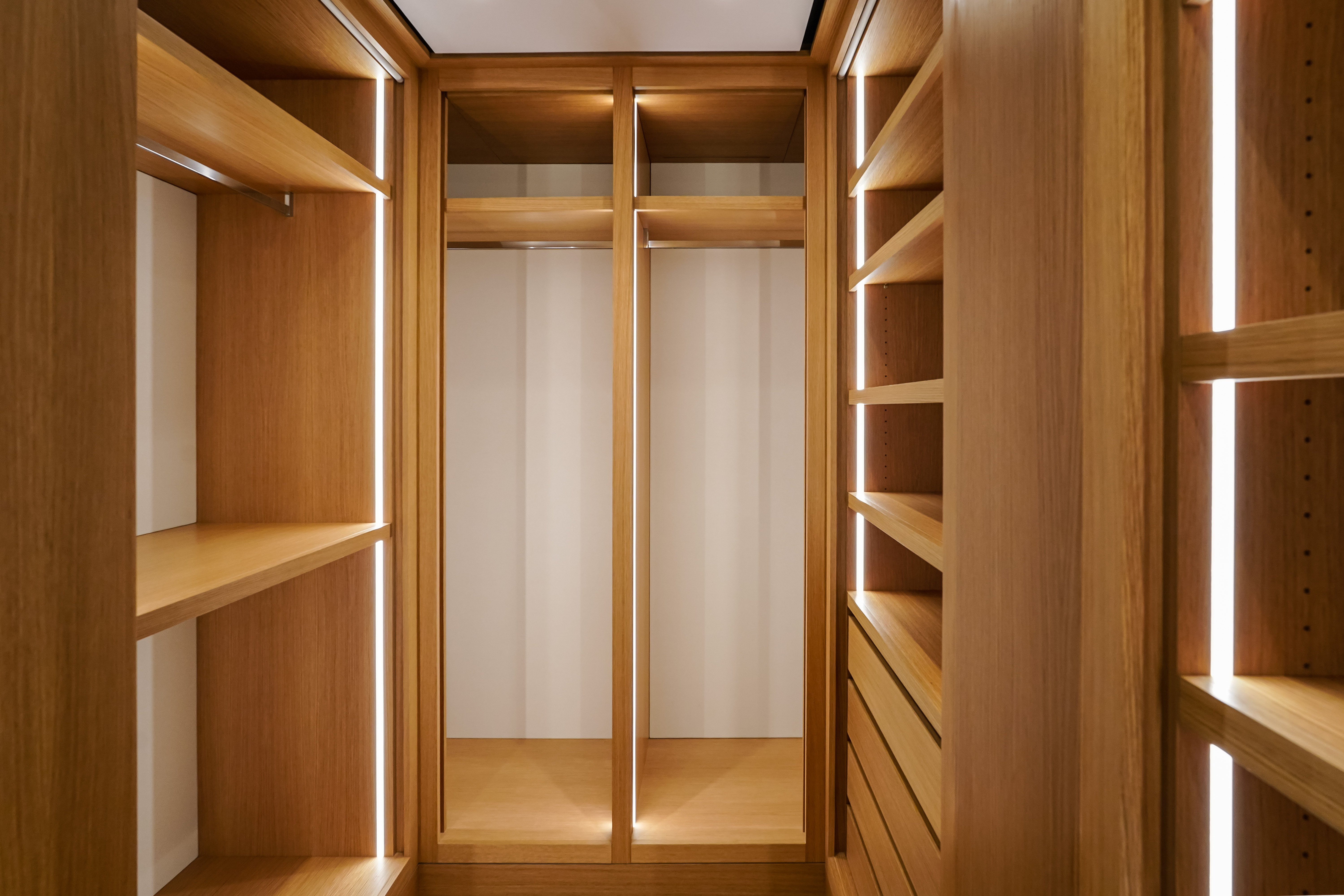 q9pKG_dressing-chambre-1-renzo-barnes-monaco-1762538944.jpg