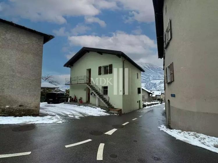 Idéal pour investisseur : maison de deux appartements