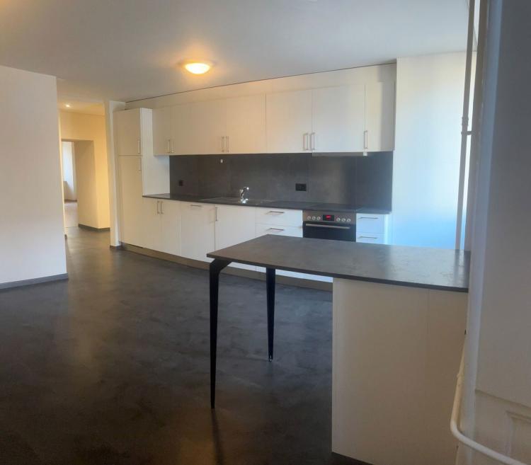 Bel appartement rénové de 2.5 pièces au 1er étage sur la Place du Marché