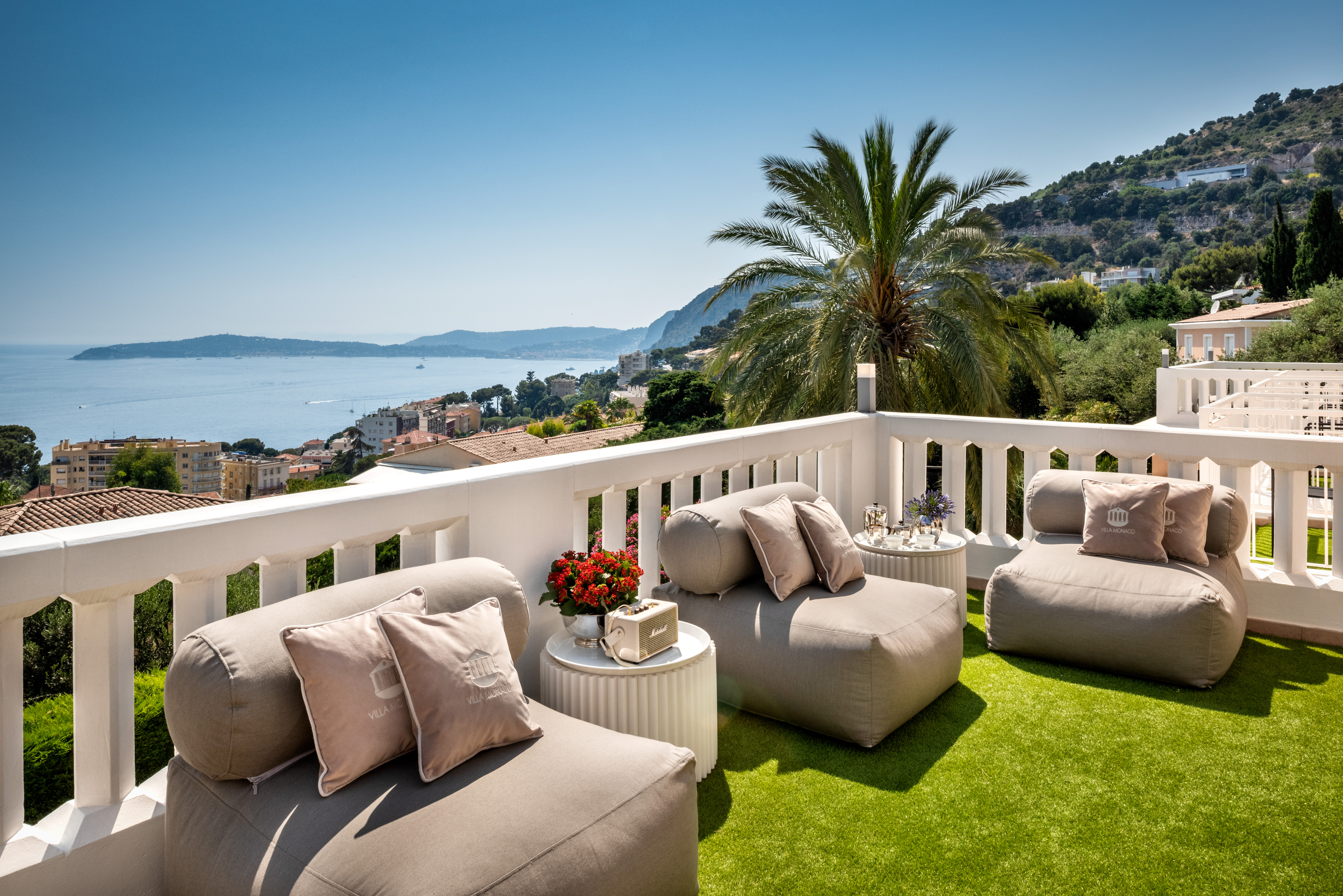 Qe3TX_villa-monaco-15.balcony-1646045200.jpg