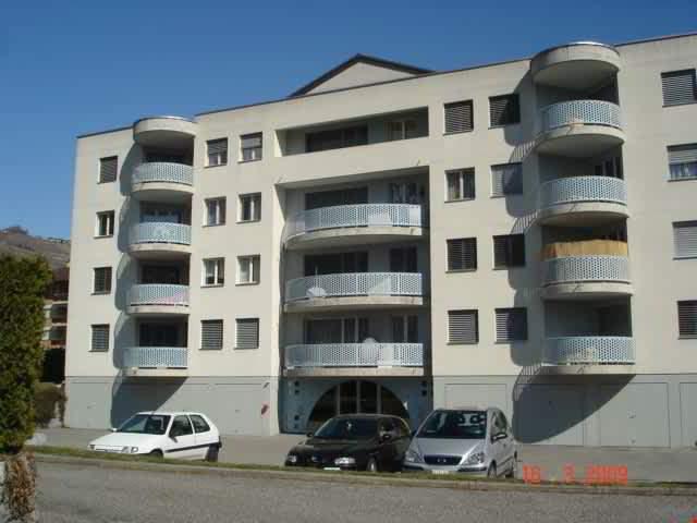 GERÄUMIGES 4.5-ZIMMER-WOHNUNG MIT 2 BALKONEN - IDEAL GELEGEN - MALOC-IMMO