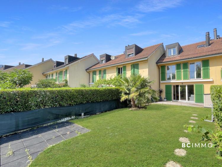Maison avec jardin au centre du village