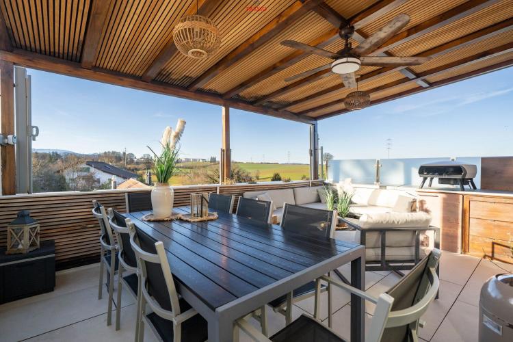 Maison mitoyenne moderne de 5 chambres avec terrasse sur le toit et vue panoramique