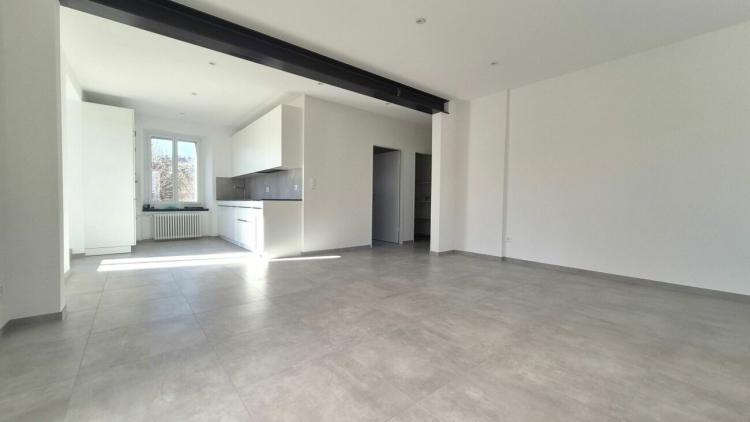 Splendide appartement de 2 pièces rénové avec grande terrasse et véranda
