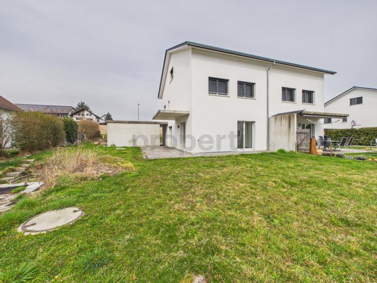 Modernes 5.5-Zimmer-Doppelhaus an ruhiger Lage in Schmitten FR