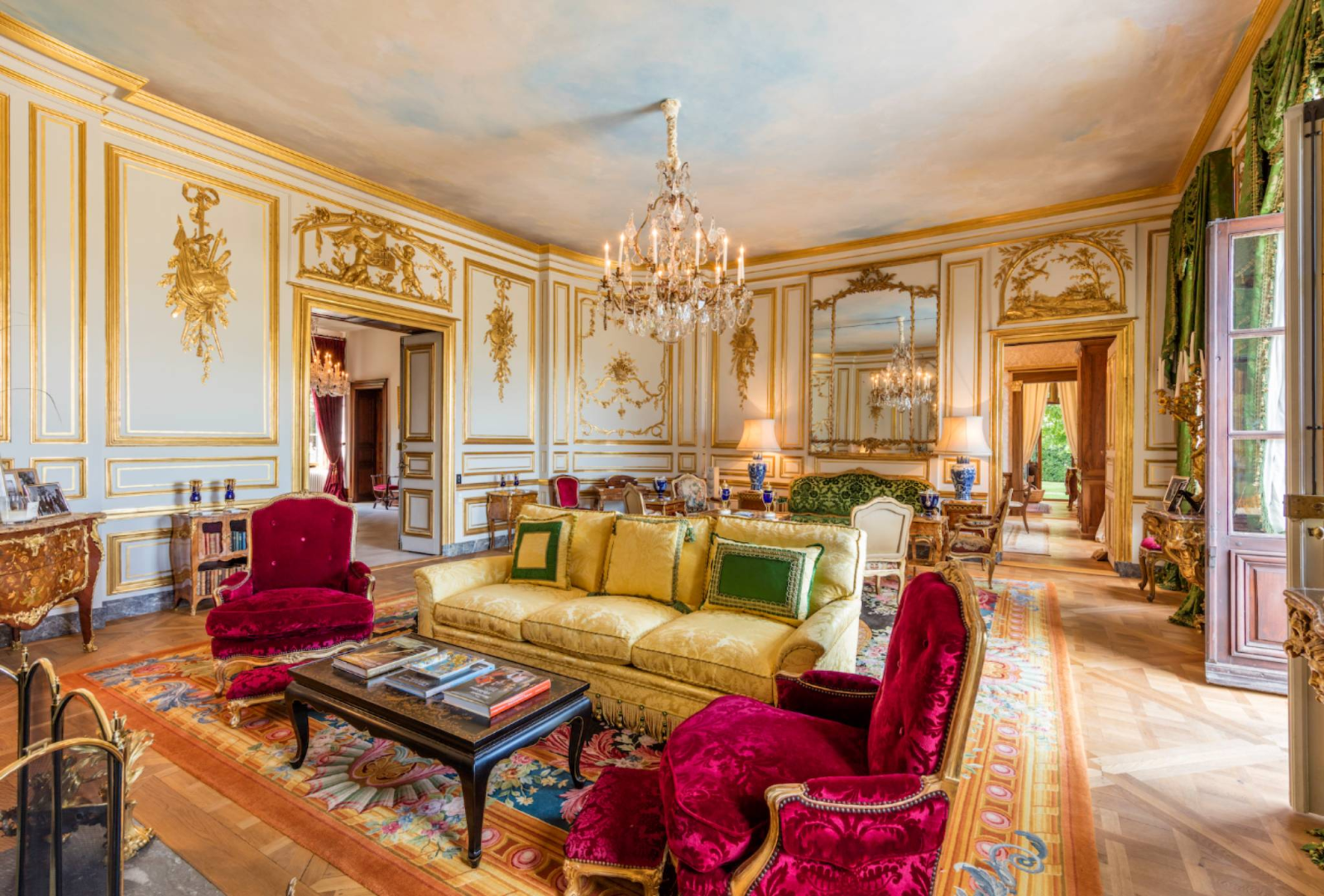 Château de Choully : L'Histoire et le Luxe au sommet de Genève