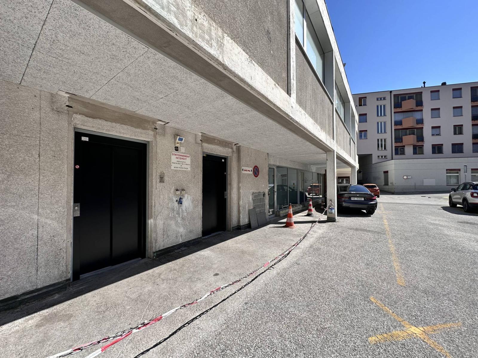 Dépôt, stockage de 1000 m2 div. dès 500 m2 à louer à l'hypercentre de Sion