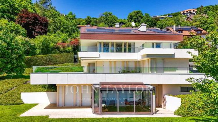 EXCLUSIVITÉ!! Spacieuse villa avec vue panoramique spectaculaire