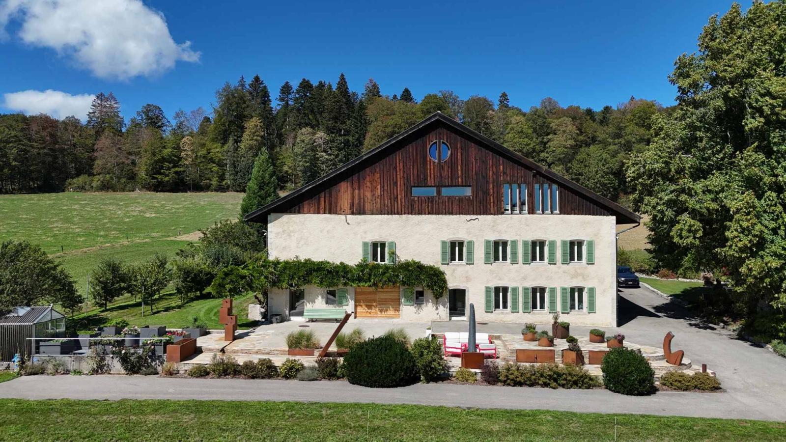 Une ferme d’exception nichée au pied sud de Chasseral