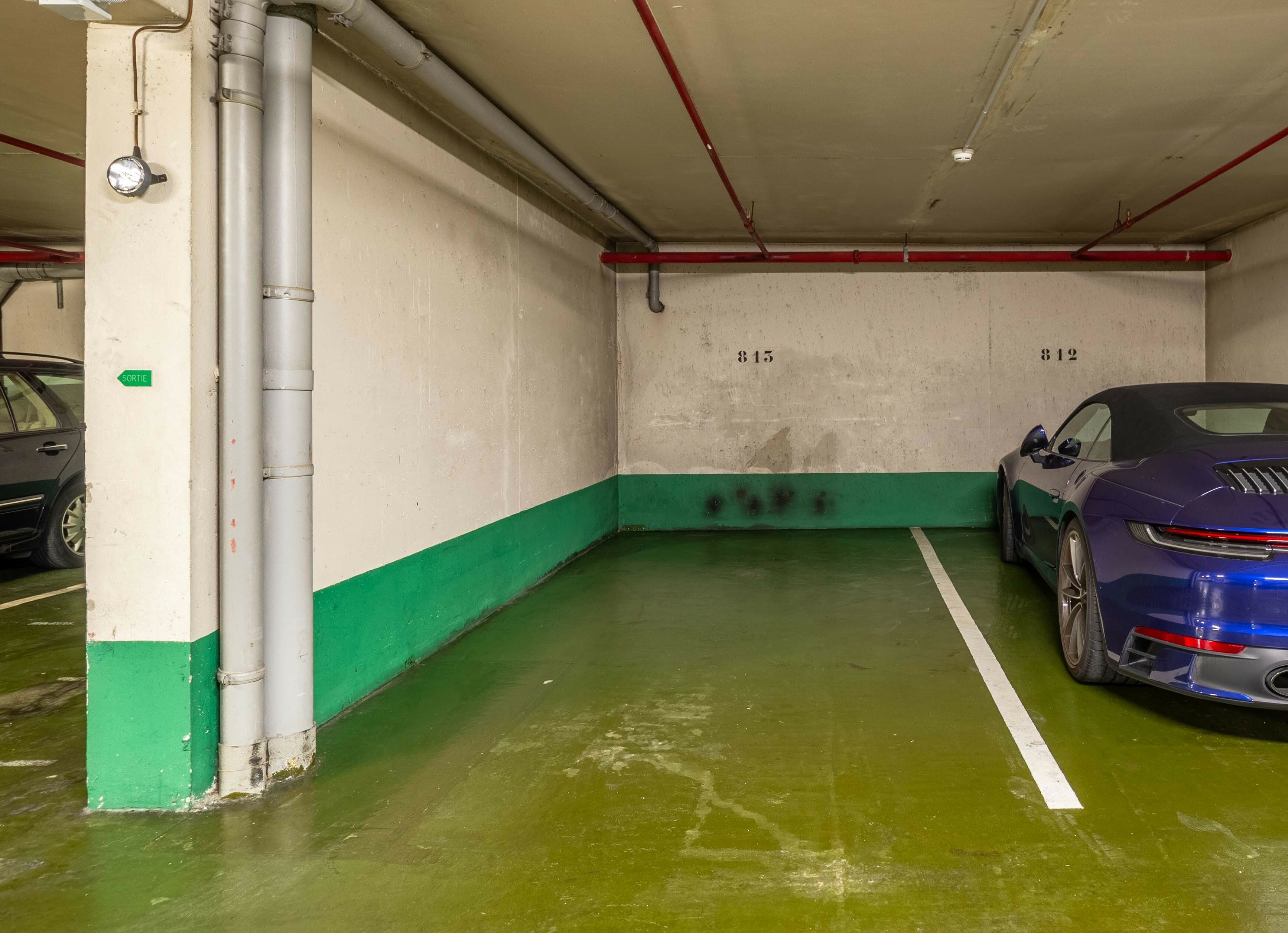 R6rdT_photo-parking-max-1699634045.jpg