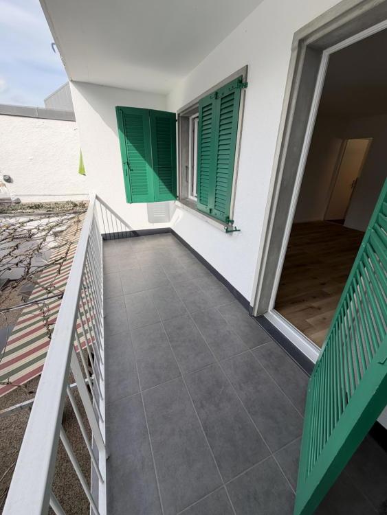 STUDIO RENOVE AU CENTRE DE ROLLE AVEC BALCON