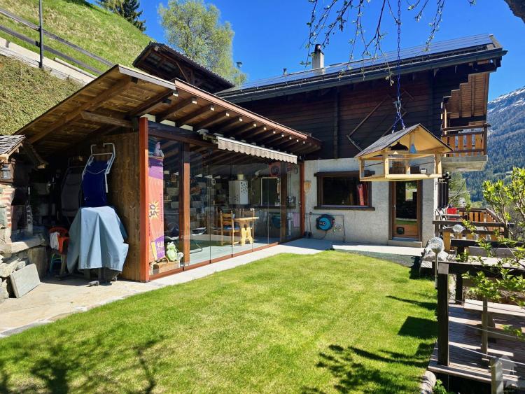 Magnifique chalet avec 2 places de parc extérieures