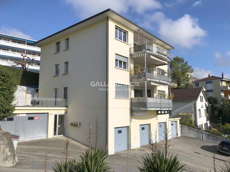 Appartement de 6 pièces au 1er étage avec balcon